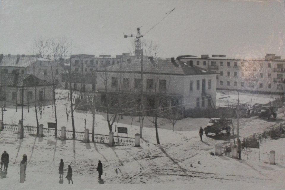 Construction of settlement housing in 1962